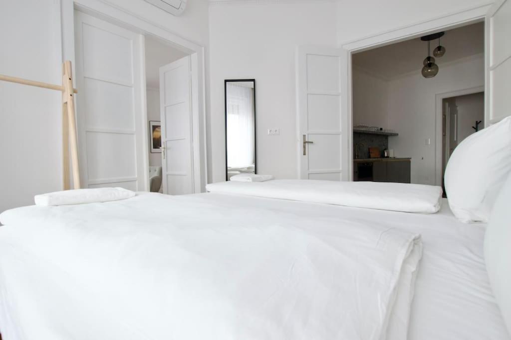 Premium Apartment By Hi - Central 2 Bedroom - Best View Budapest Exterior foto