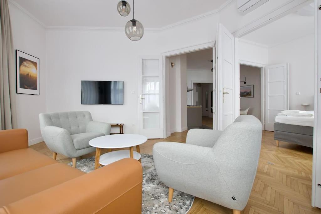 Premium Apartment By Hi - Central 2 Bedroom - Best View Budapest Exterior foto