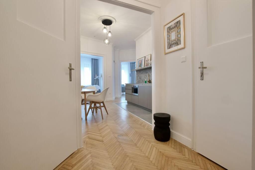Premium Apartment By Hi - Central 2 Bedroom - Best View Budapest Exterior foto