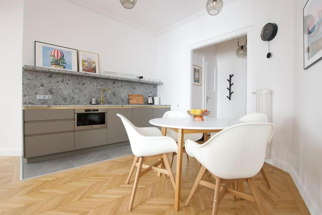 Premium Apartment By Hi - Central 2 Bedroom - Best View Budapest Exterior foto