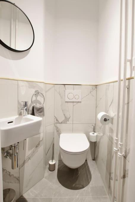 Premium Apartment By Hi - Central 2 Bedroom - Best View Budapest Exterior foto